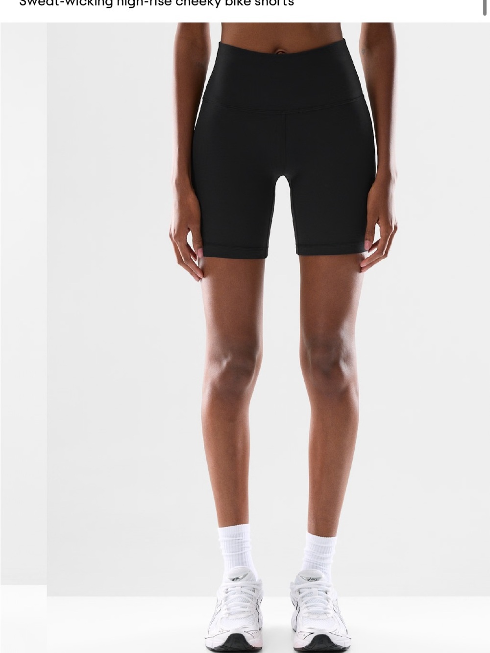Aritzia High-Rise 7inch Black Womens Bike Shorts